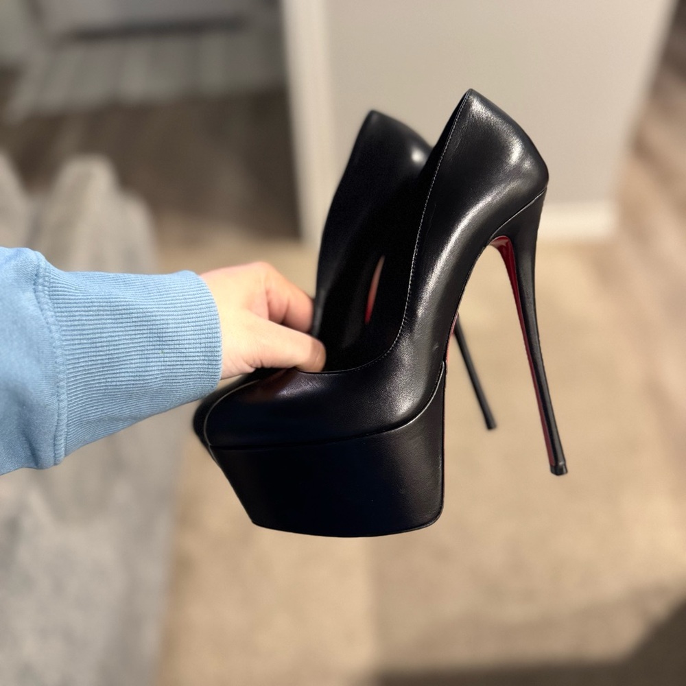 Christian Louboutin Elegant Black Heels Dolly - Picture 2 of 7